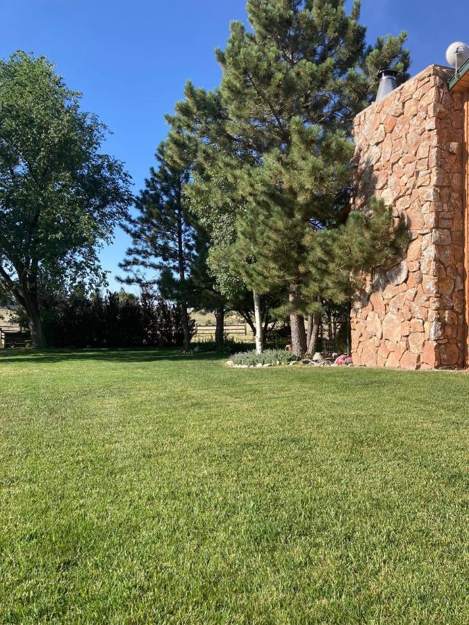 Yellowstone Cattle Baron Ensuite, Private Entrance & Parking - Prairie Rose B&B Cheyenne Exteriör bild