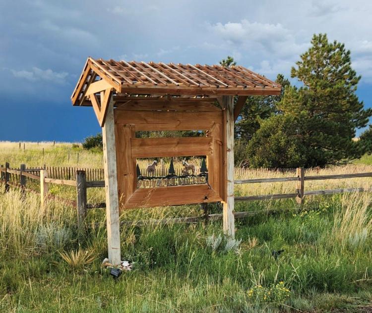 Yellowstone Cattle Baron Ensuite, Private Entrance & Parking - Prairie Rose B&B Cheyenne Exteriör bild